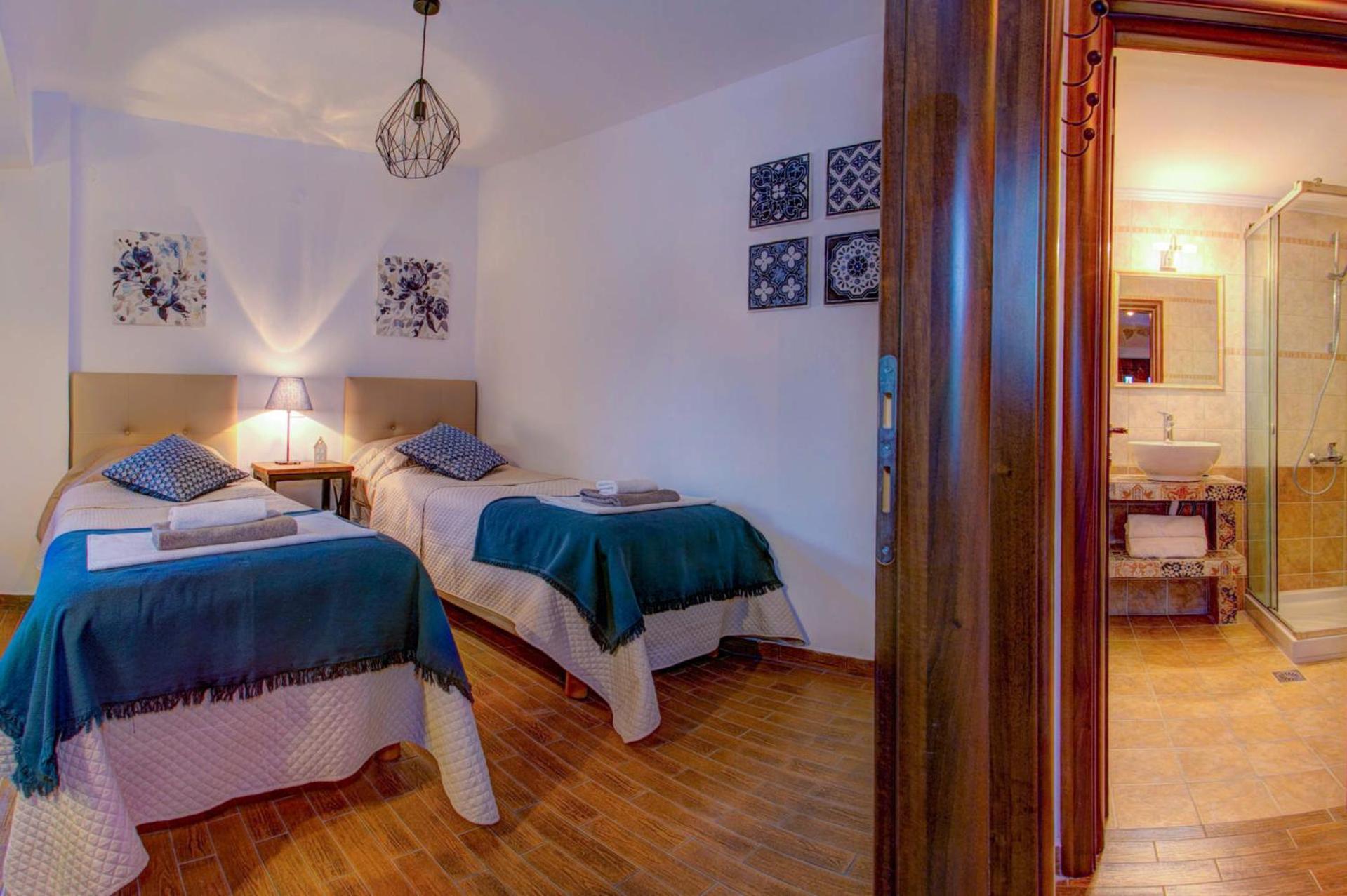 Bougainvillea Villa Keri Екстериор снимка